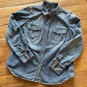 Woman’s chambray snap button down shirt.